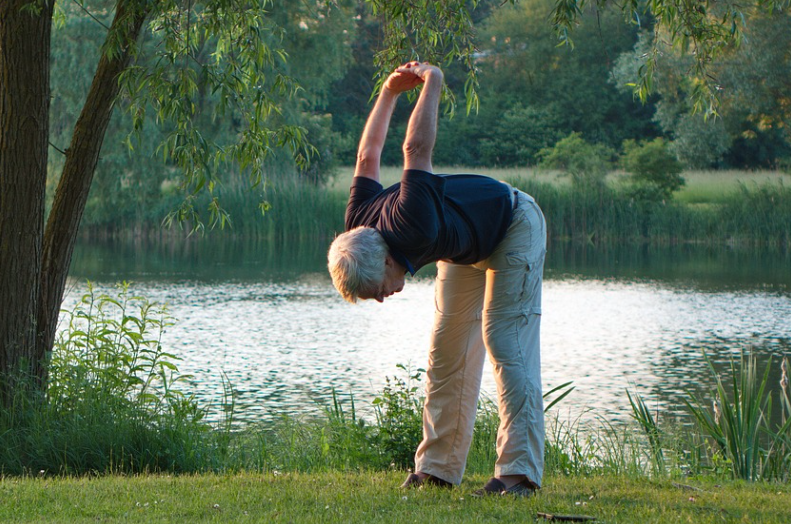 일상 속 스트레스를 줄이는 목과 어깨 스트레칭
