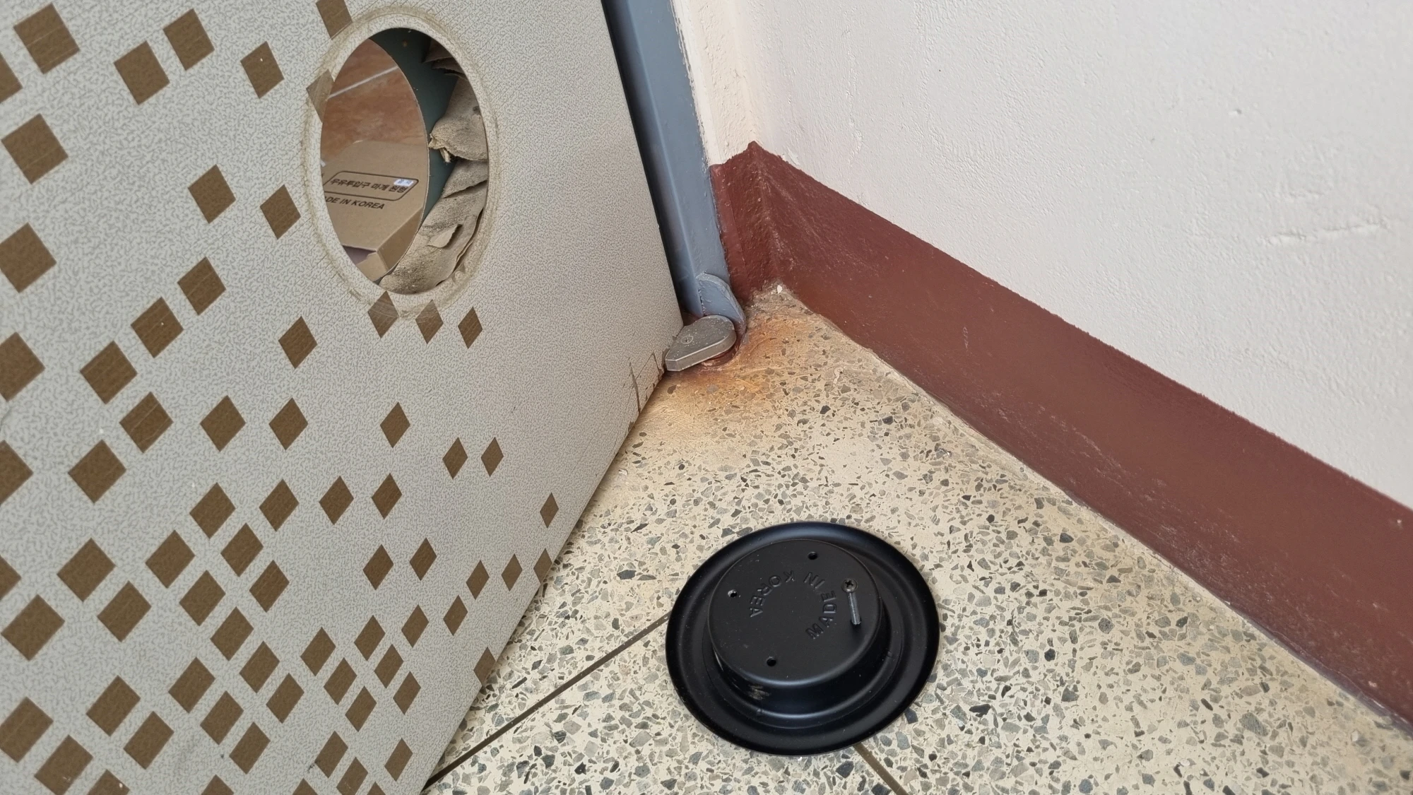 현관문 우유 구멍