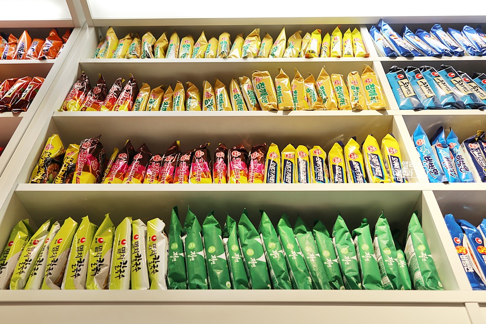 더현대서울 88라면스테이지, 라면종류는 물론 라면의 모든 것들을 구매할 수 있는 팝업스토어