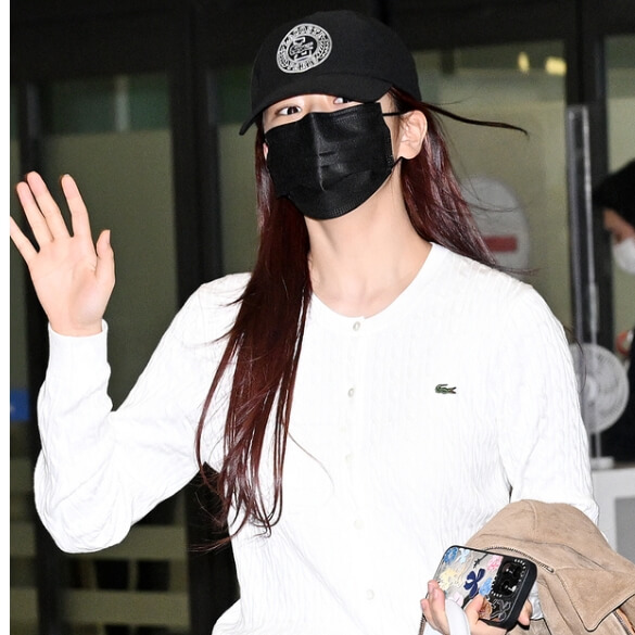 안유진 공항패션 논란