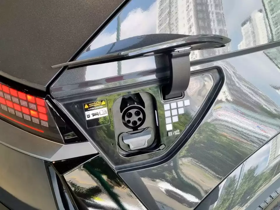 아이오닉 5 N의 충전구입니다.