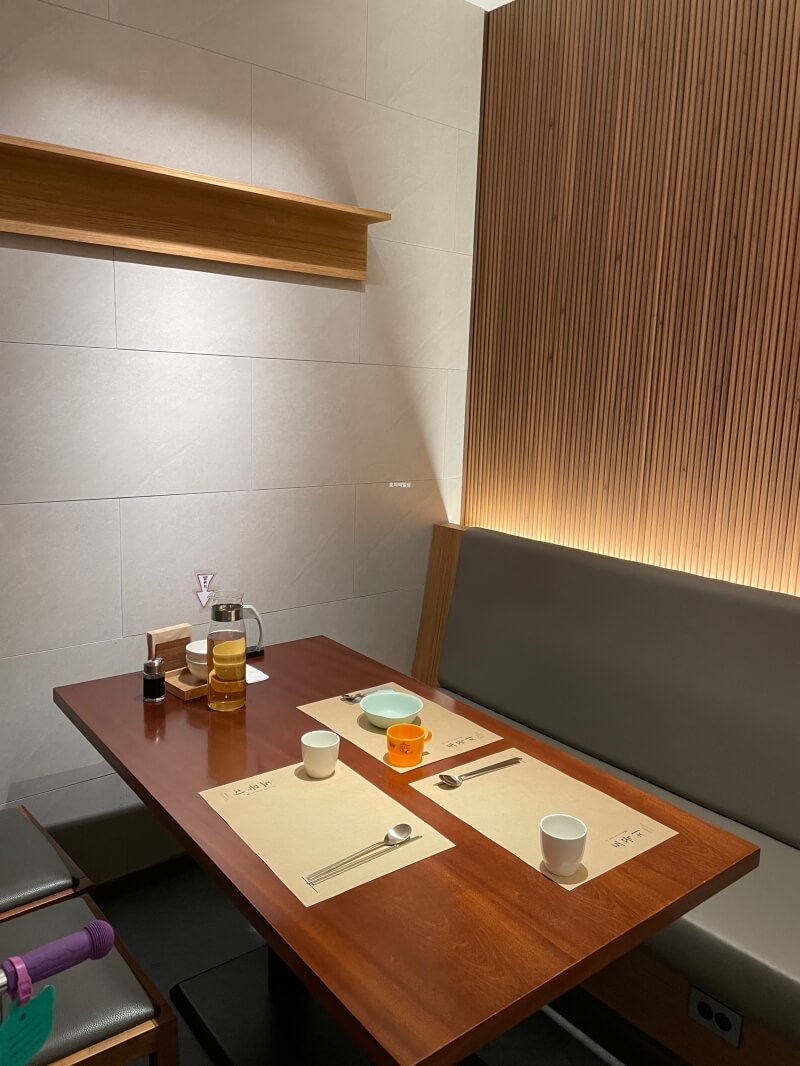 잠실 솥밥 맛집 도꼭지 송파 소피텔 - 매장 구석 좌석