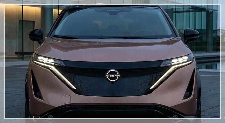 닛산 아리야 전기 SUV 전면부 V모션 2.0 디자인 LED 로고