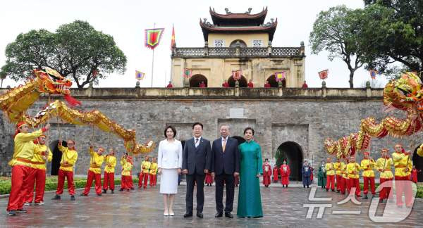 이 대통령 탕롱황성 친교 행사와 태극기 패션 외교의 핵심 정리: 베트남 순방 마무리