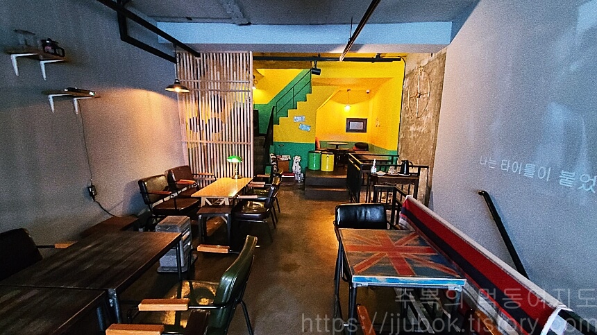 아날로그-부평점-2층-인테리어