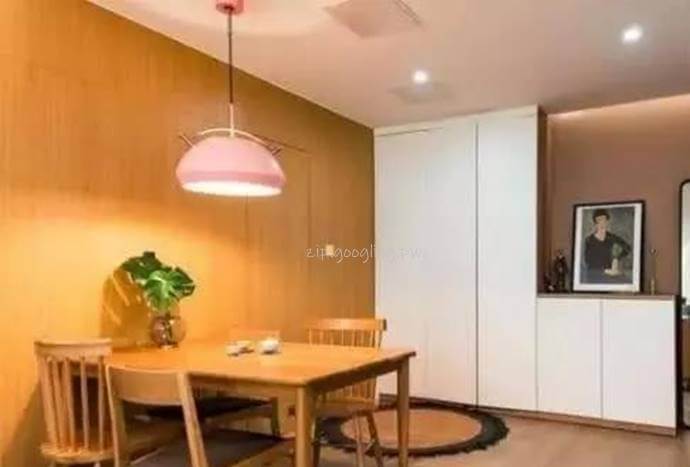 현관-및-식사공간