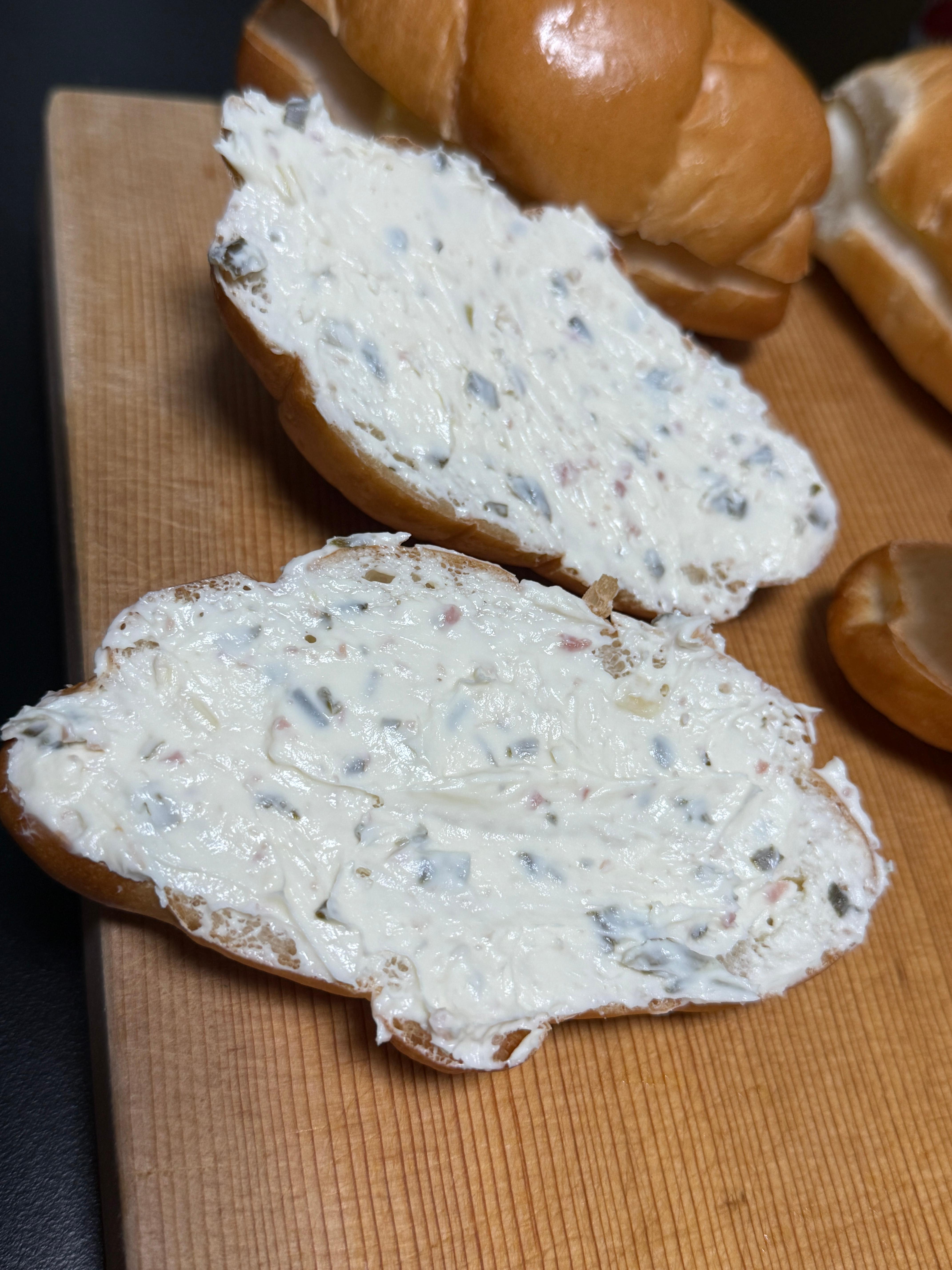 대파 크림 치즈를 바른 빵