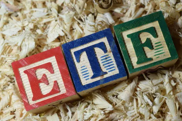 테마별 인기 ETF 7선, 지금 사도 될까? 클린에너지부터 AI까지 ‘비중’으로 답한다