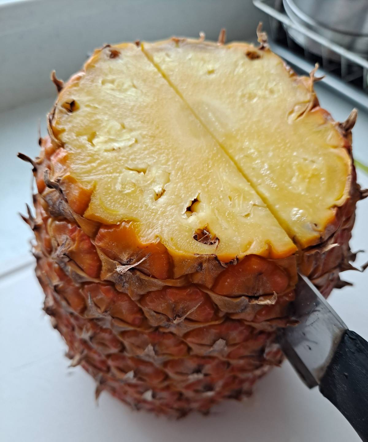 파인애플 반 커팅하기