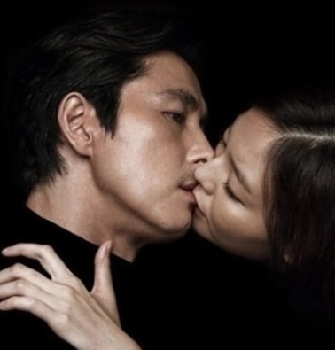 파격적인 노출연기로 데뷔한 현재 최고의 스타