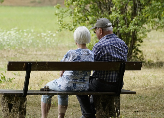 노인 부부 이미지