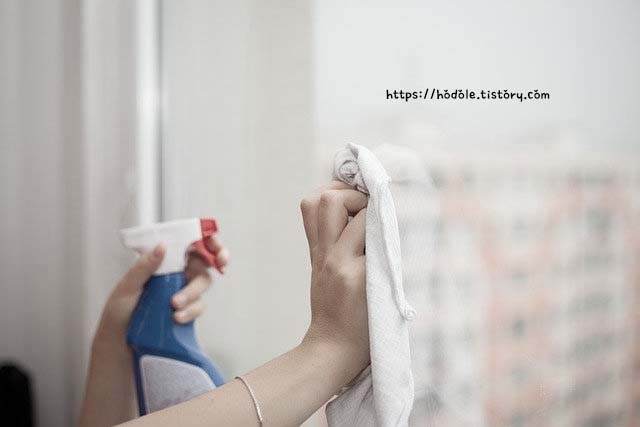 창문-닦는-이미지
