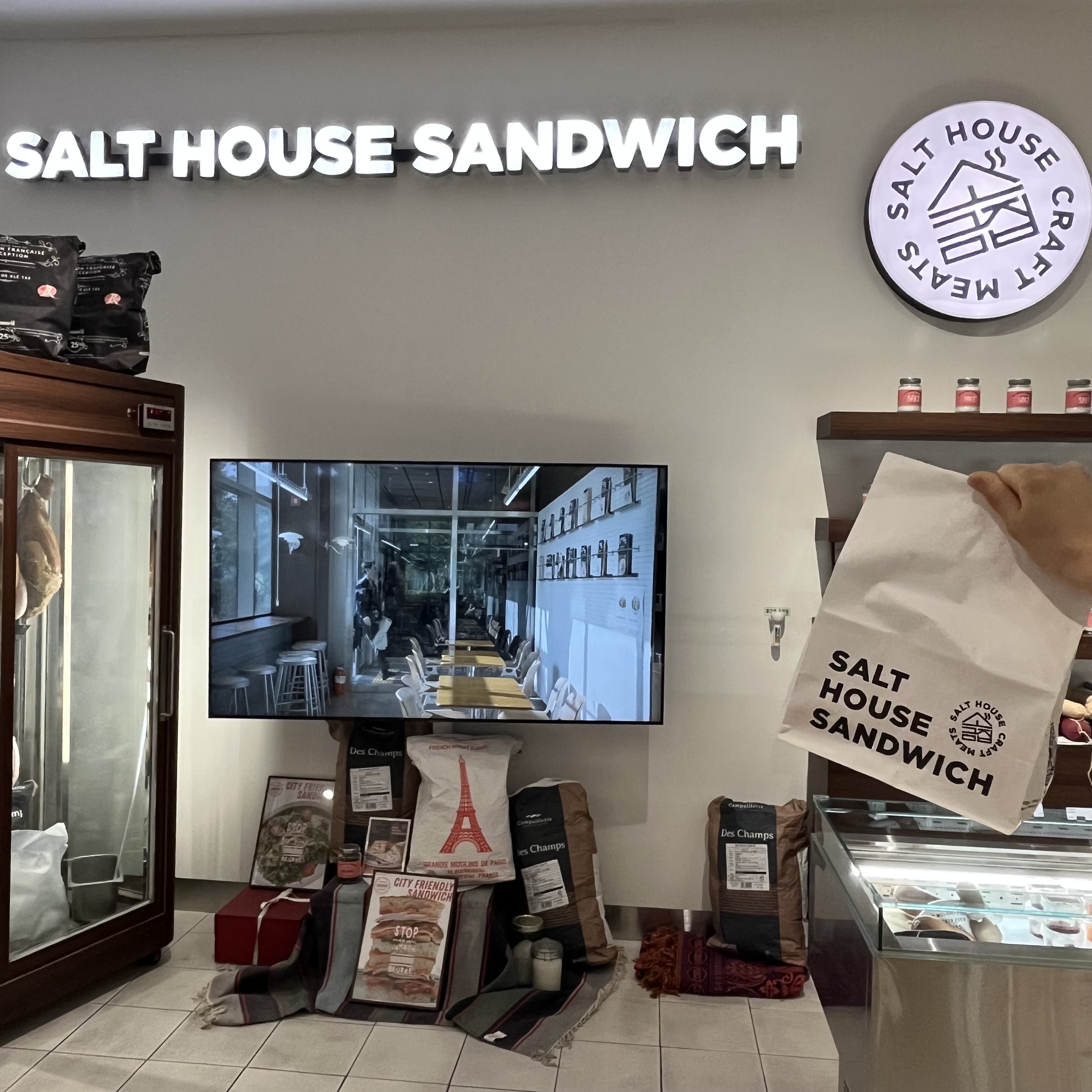 소금집 내부 사진과 포장지