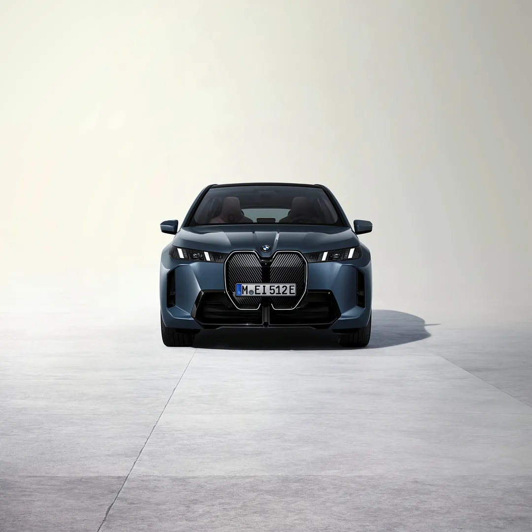 BMW iX 자동차 이미지