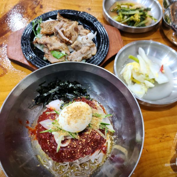 화덕꾼 고기주는 막국수