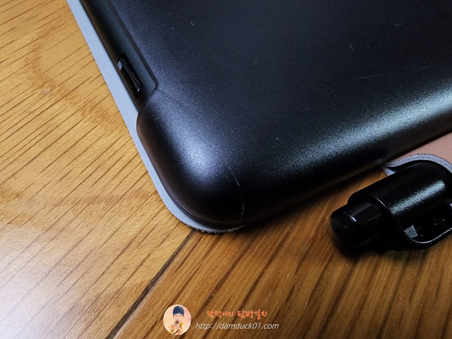 오닉스 북스 노바 3 케이스 깨짐