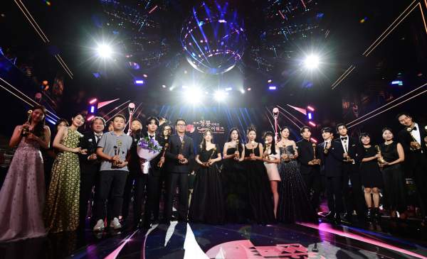 청룡시리즈어워즈에서 수상한 연예인들 사진