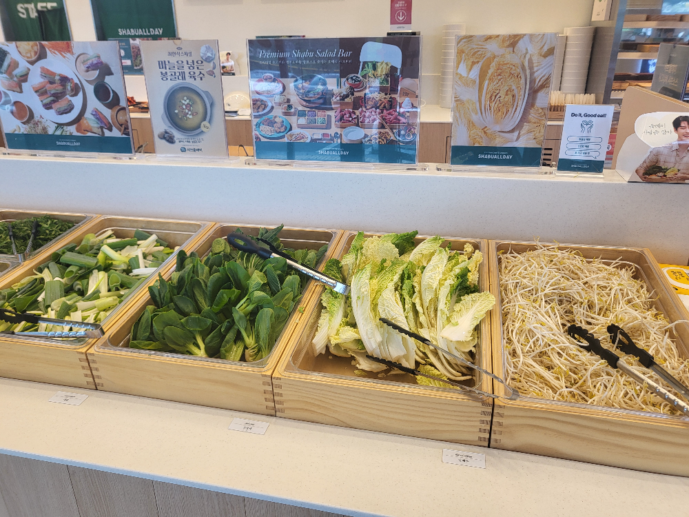 샤브올데이 거제점 다양한 야채 진열