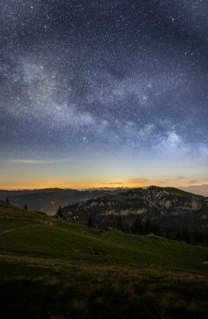 우주의 빛나는 거대 원자, 별