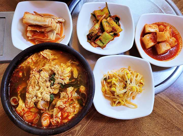 토요일은 밥이좋아 예산 삽교 옛날 국밥 맛집 해장국 먹으러 왔다가 소주 안주 각 예산10미 현지인 추천 토밥 좋아 방송정보