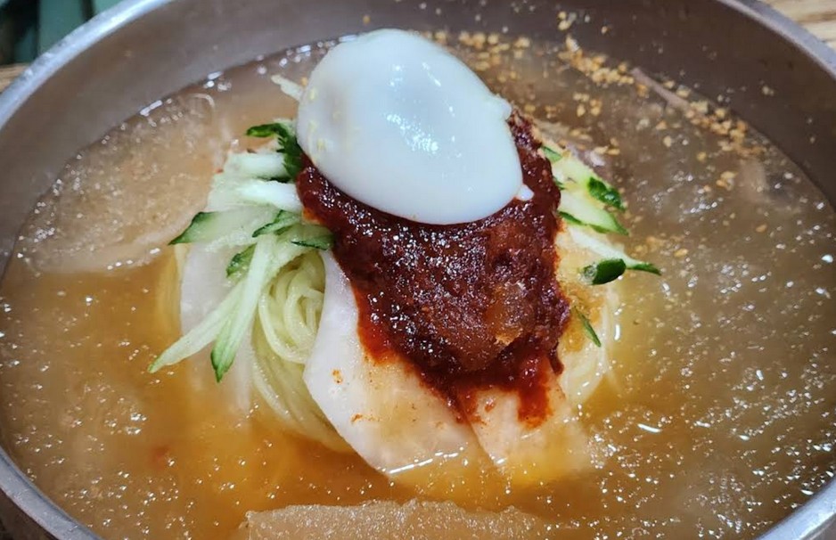 국제밀면 본점 솔직 리뷰, 물밀면·비빔밀면 무엇이 더 인기일까?