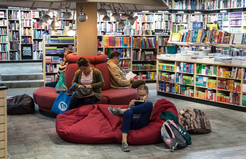 서점, 독서하는 사람들