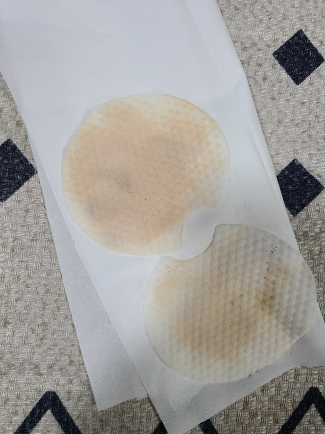 마녀공장 블랙헤드 퓨어 클렌징 오일 킬패드로 닦아낸 메이크업 잔여물