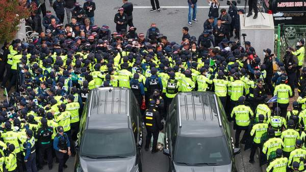 화물연대 물리적 충돌: 경남 경찰청 진입, 공권력 규탄 대치와 BGF리테일 교섭 갈등 심층 분석