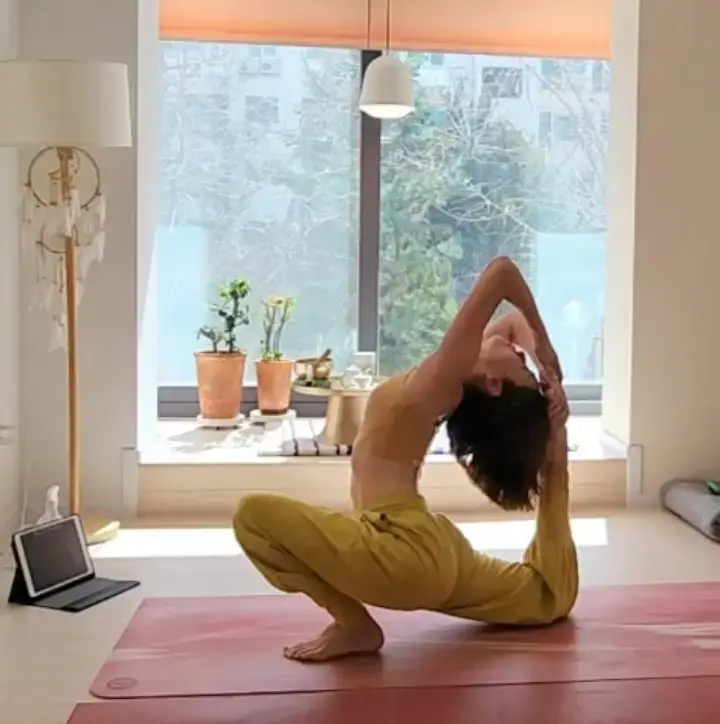 배우-김지호-요가하는-모습-사진