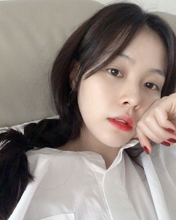 최윤라 인스타 셀카