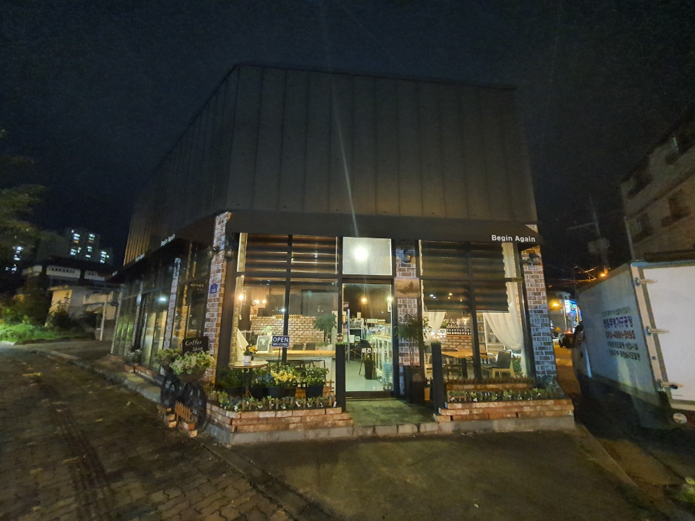 비긴어게인 카페 전경