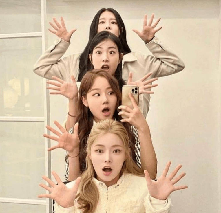 피프티피프티 단체사진