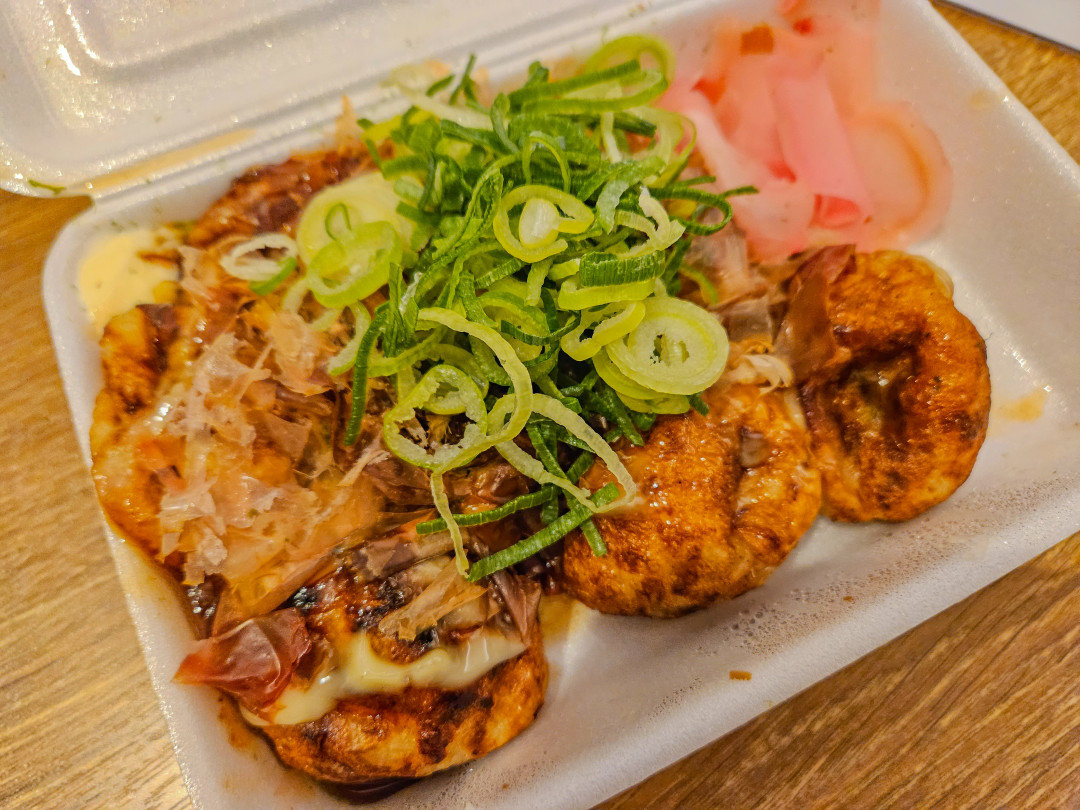 오사카 도톤보리 앗치치 혼포 포장