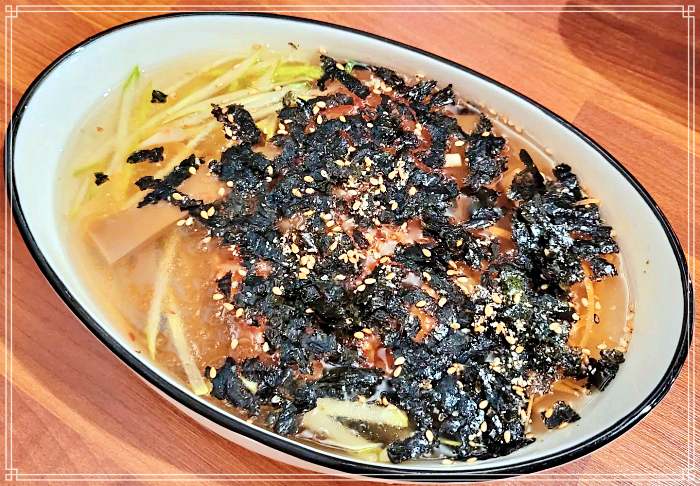 100년 만에 개방, 한옥 길, 삼청동 맛집 항아리 커피숯 바베큐 삼겹살, 불쭈꾸미