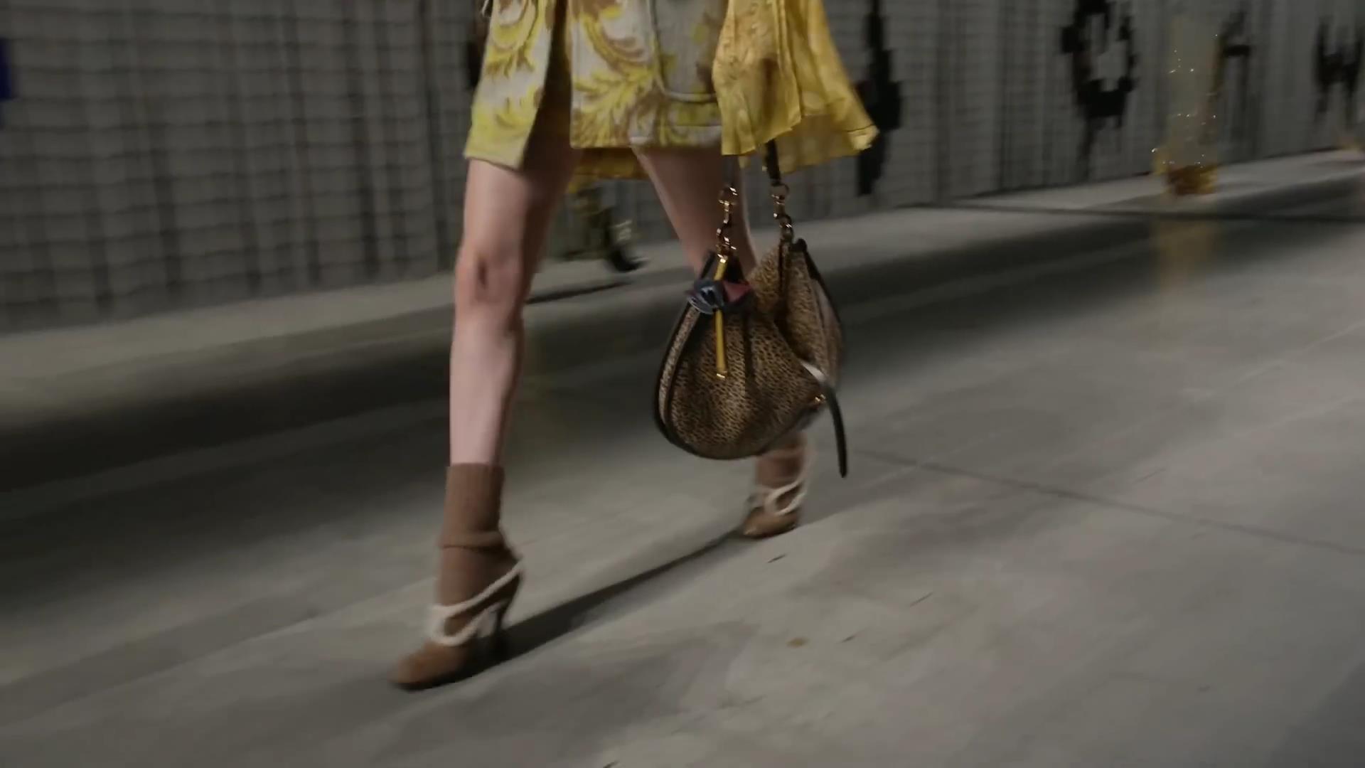 레오파드 프린트의 우아한 착용법