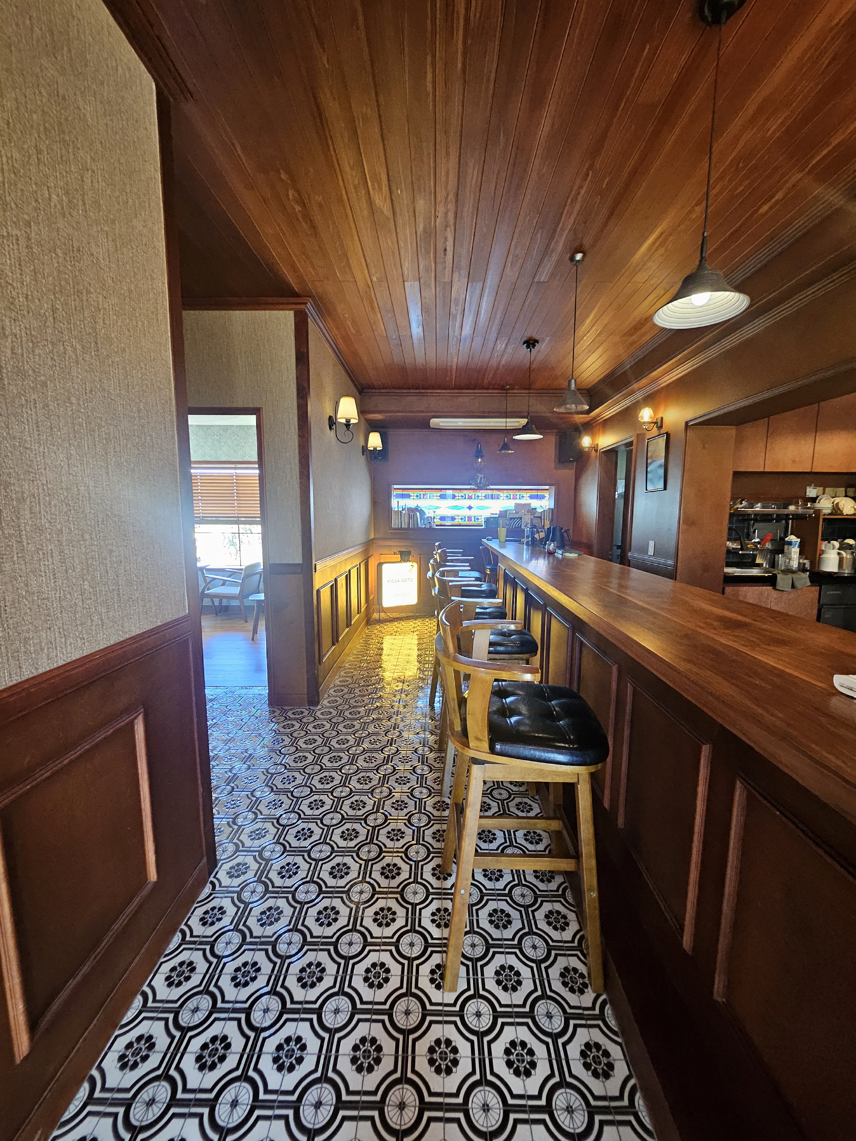 고토커피바_바테이블2