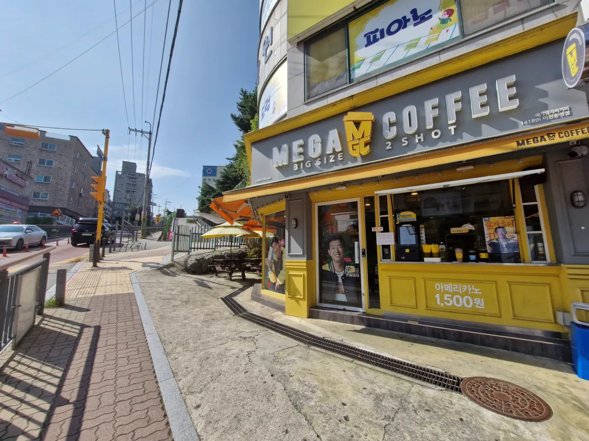 송정점-메가커피매장-외부모습