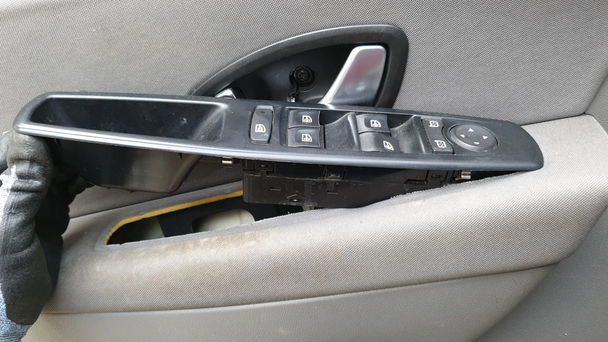 팔걸이 탈거 모습