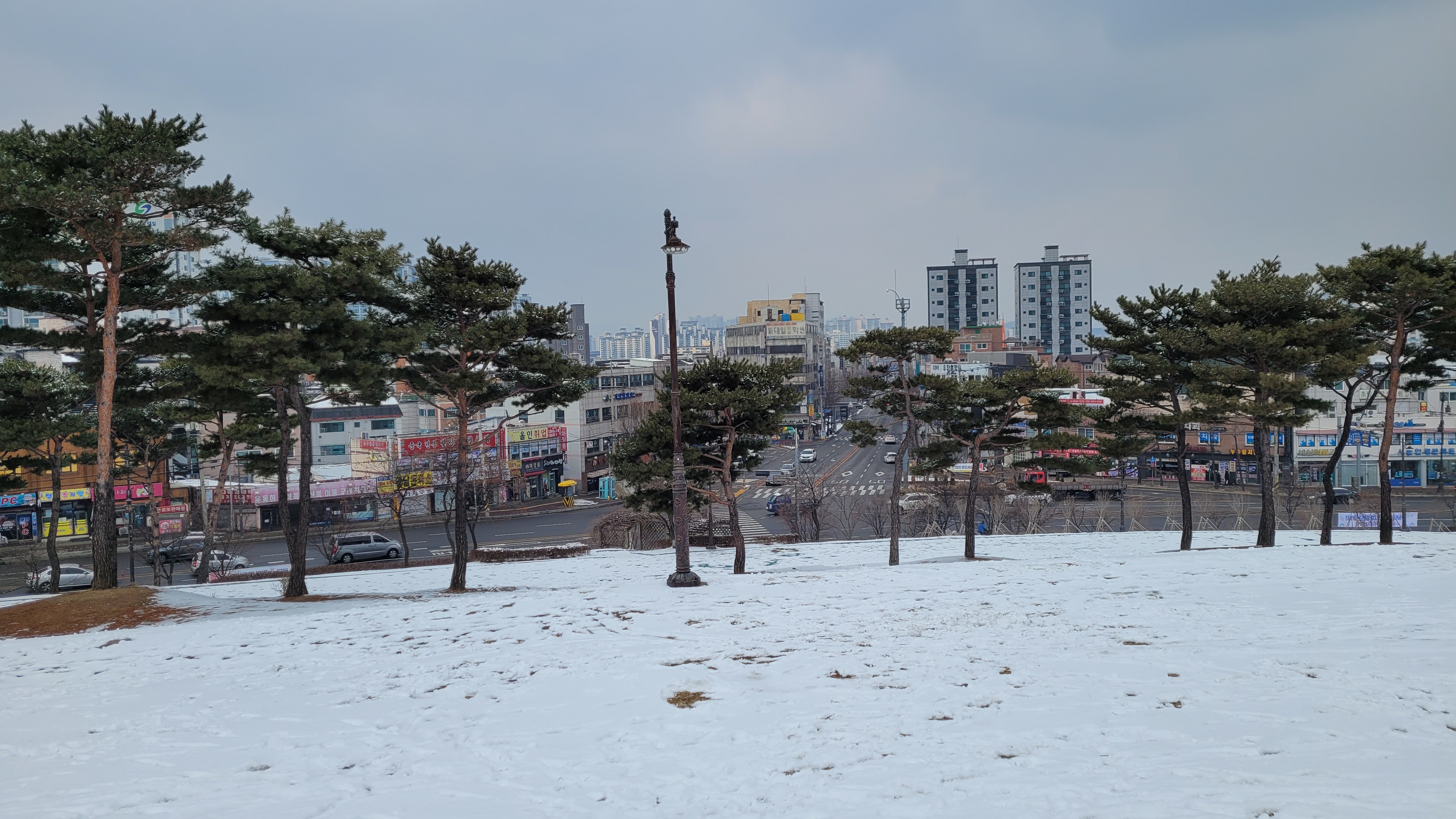 화성문 앞