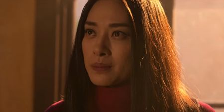 퀸역에 버로니카 응오의 모습