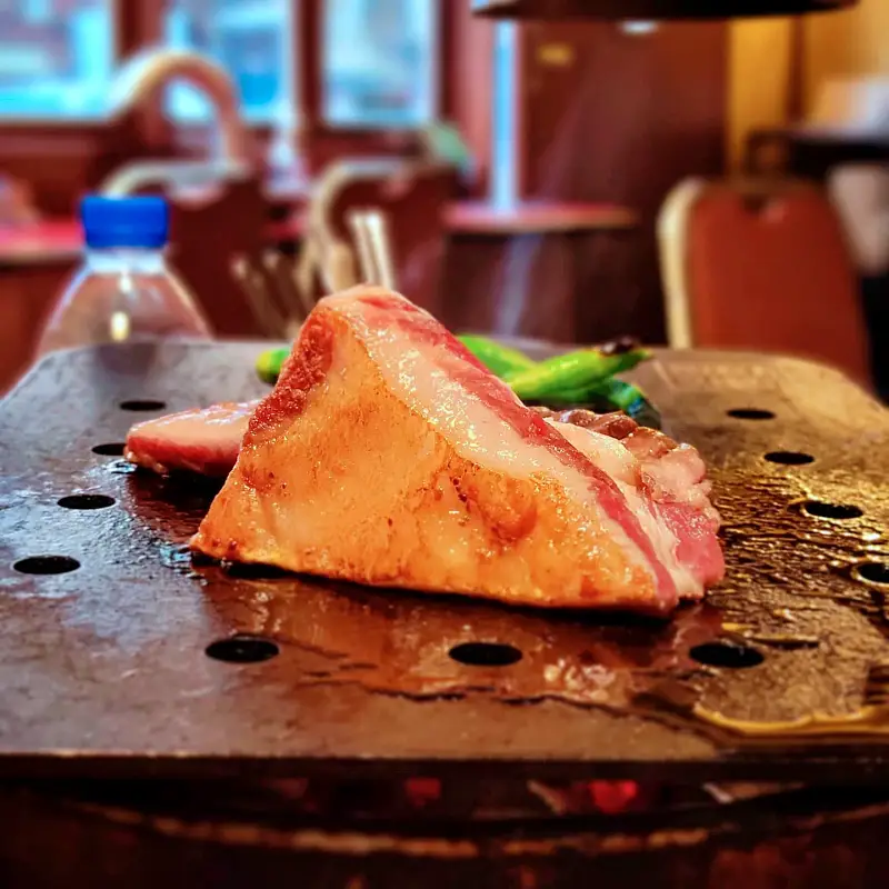 줄서는식당 권율 추천 누룩발효삼겹살, 30일 드라이 에이징 숙성 삼겹살 당귀 쌈 맛있는 식당 신사동 숙성고기 고깃집 맛집 소개