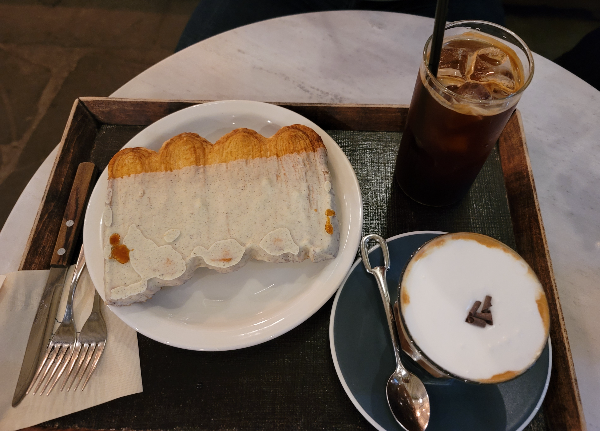 콜린 카페 얼그레이 빨미까레 & 아인슈페너