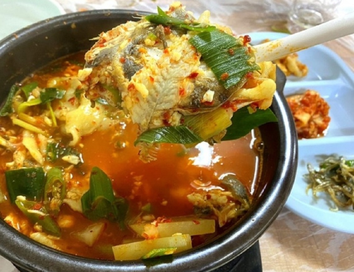 백반기행-창원-횟집-남흥횟집-매운탕-최은경
