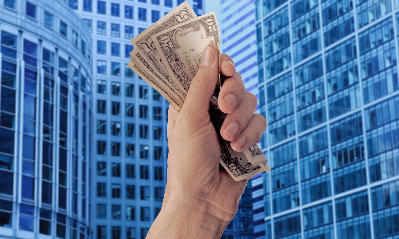 수익을 상징하는 지폐 이미지