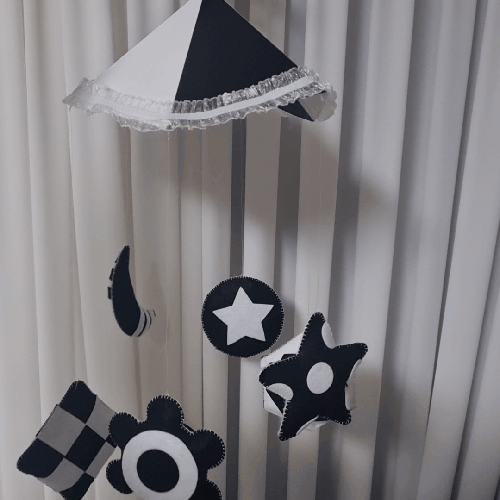 프뢰벨 흑백모빌 완성된 모습