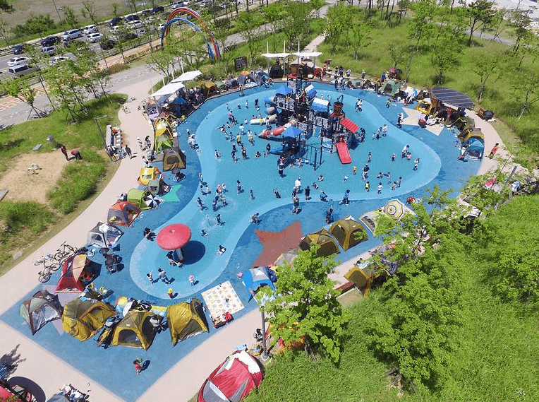 씨사이드파크물노이장-수영장-텐트-나무