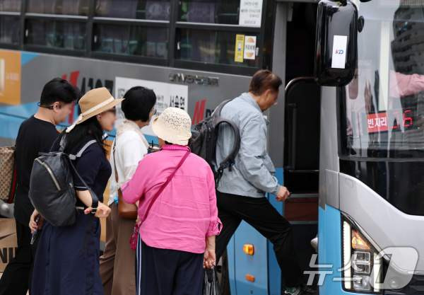 서울 70세 버스비 지원 조례 통과! 지하철 무임승차 연령 65세에서 70세 상향 시기와 시행일, 혜택 총정리