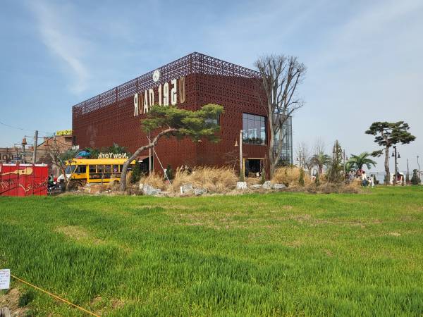 로드1950-청보리밭-외관