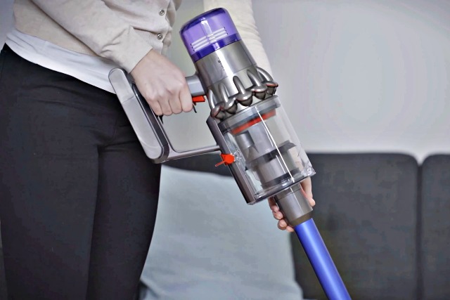 다이슨 청소기 먼지통 비우기 헤드 청소