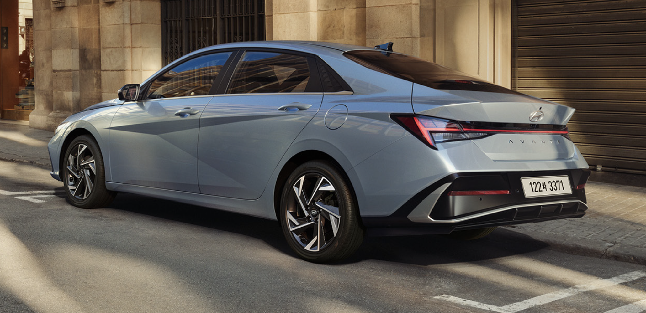 아반떼 CN7 차량 후면 사진